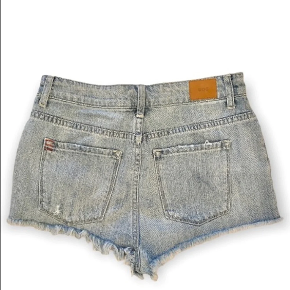 BDG Urban Outfitters Sz 6 /28 High Rise Dree Cheeky Distressed Camo Shorts Denim